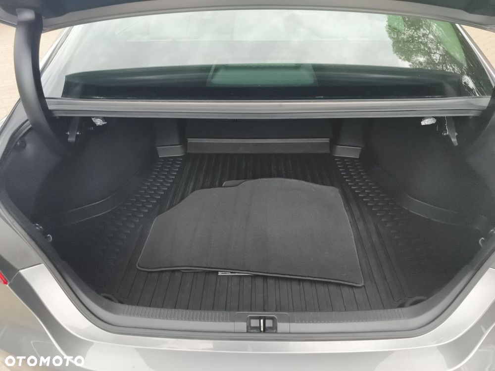 Toyota Camry 2.5 Hybrid Executive CVT - 14