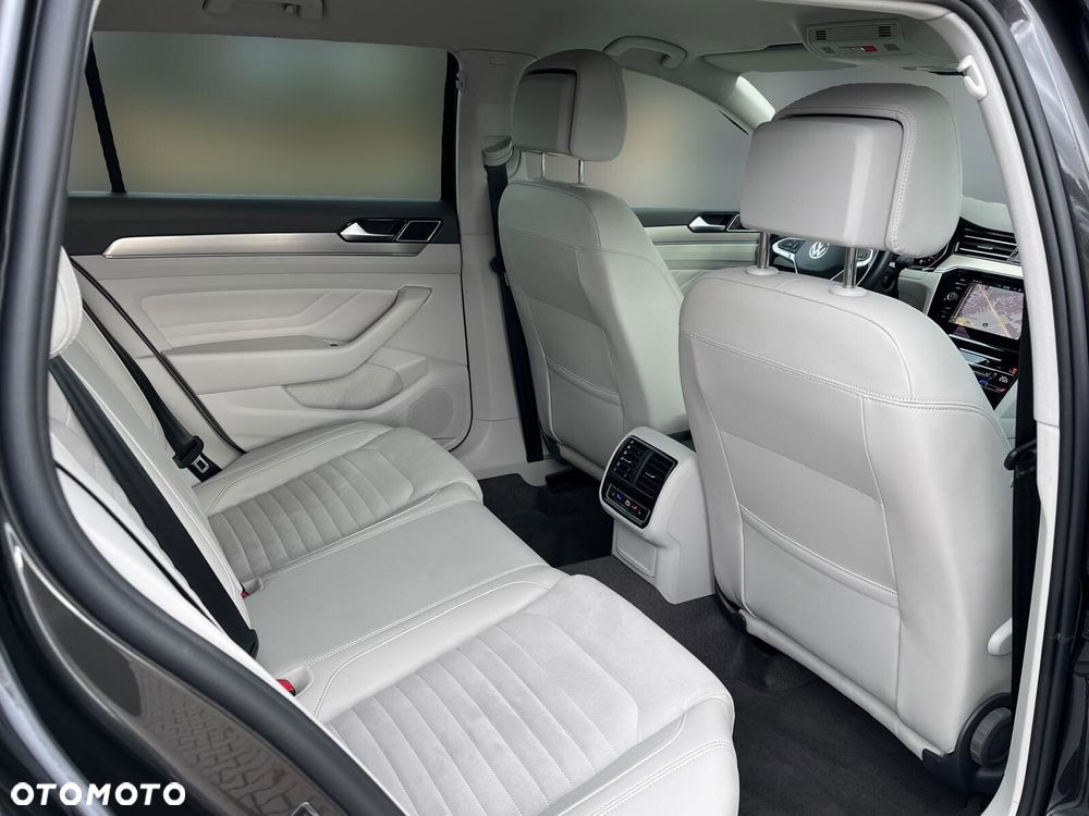 Volkswagen Passat Variant 2.0 TDI Elegance DSG - 14
