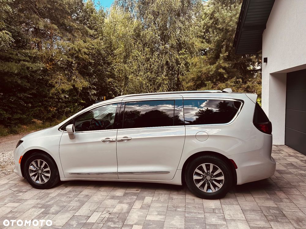 Chrysler Pacifica - 2