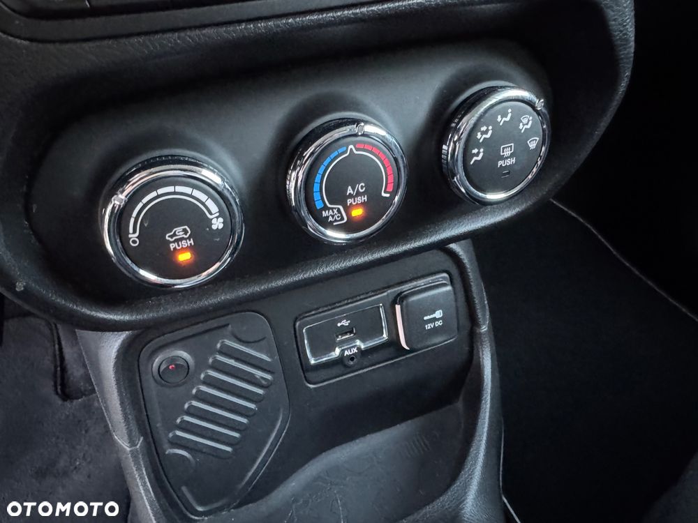 Jeep Renegade 1.6 E-TorQ Sport - 28