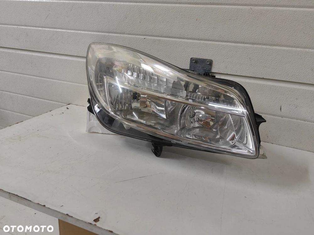 Lampa przednia prawa Opel Insignia A - 2