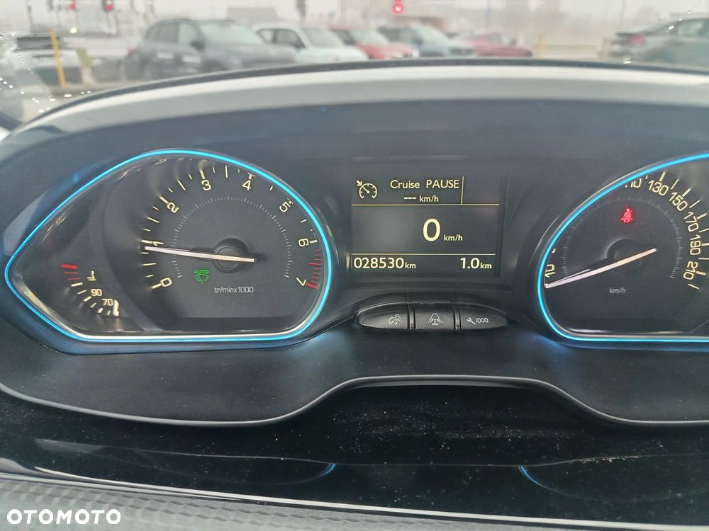 Peugeot 2008 1.2 Pure Tech GPF Allure S&S - 6