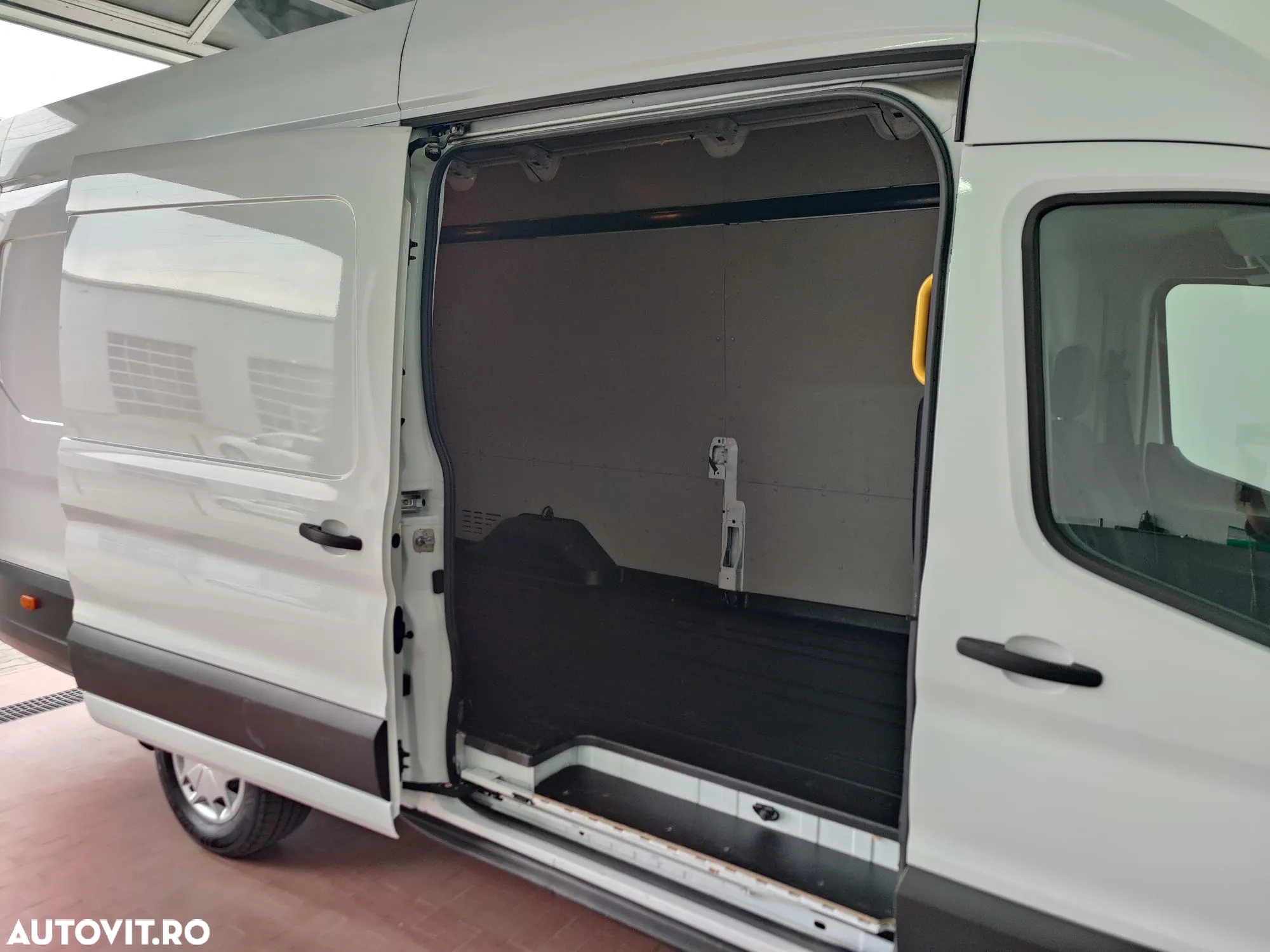Ford Transit 350 2.0 EcoBlue 130 CP L4 DCIV RWD Trend - 17
