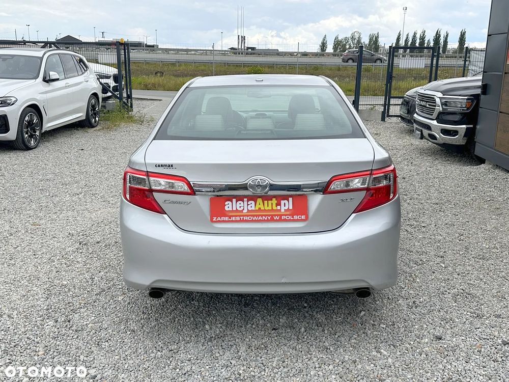 Toyota Camry 3.5 V6 XLE - 11