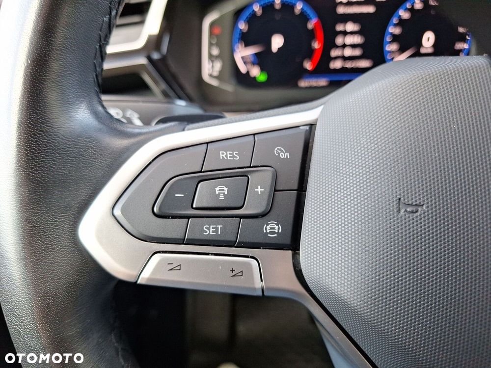 Volkswagen Touran - 16