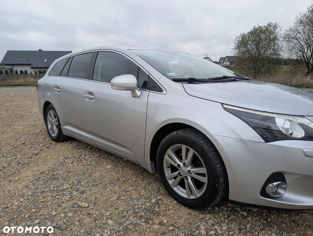 Toyota Avensis 1.8 Premium EU5 - 14