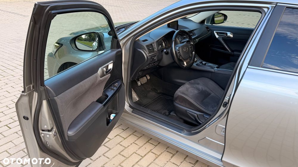 Lexus CT - 7