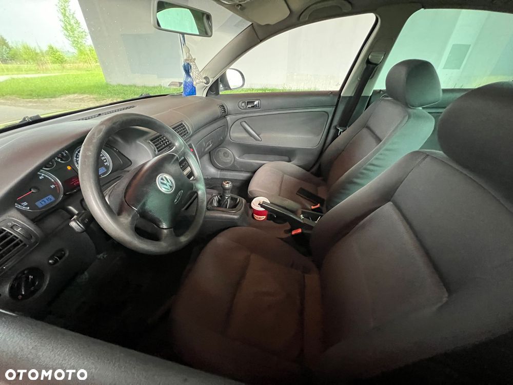 Volkswagen Passat 1.9 TDI Highline - 26