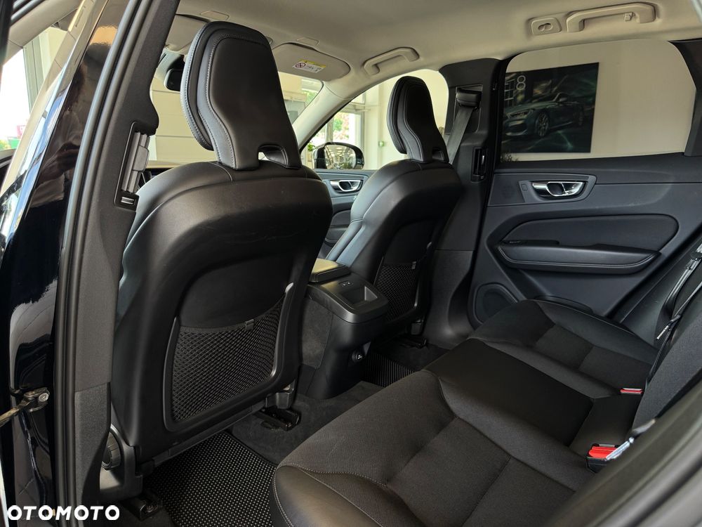Volvo XC 60 D4 AWD RDesign - 23