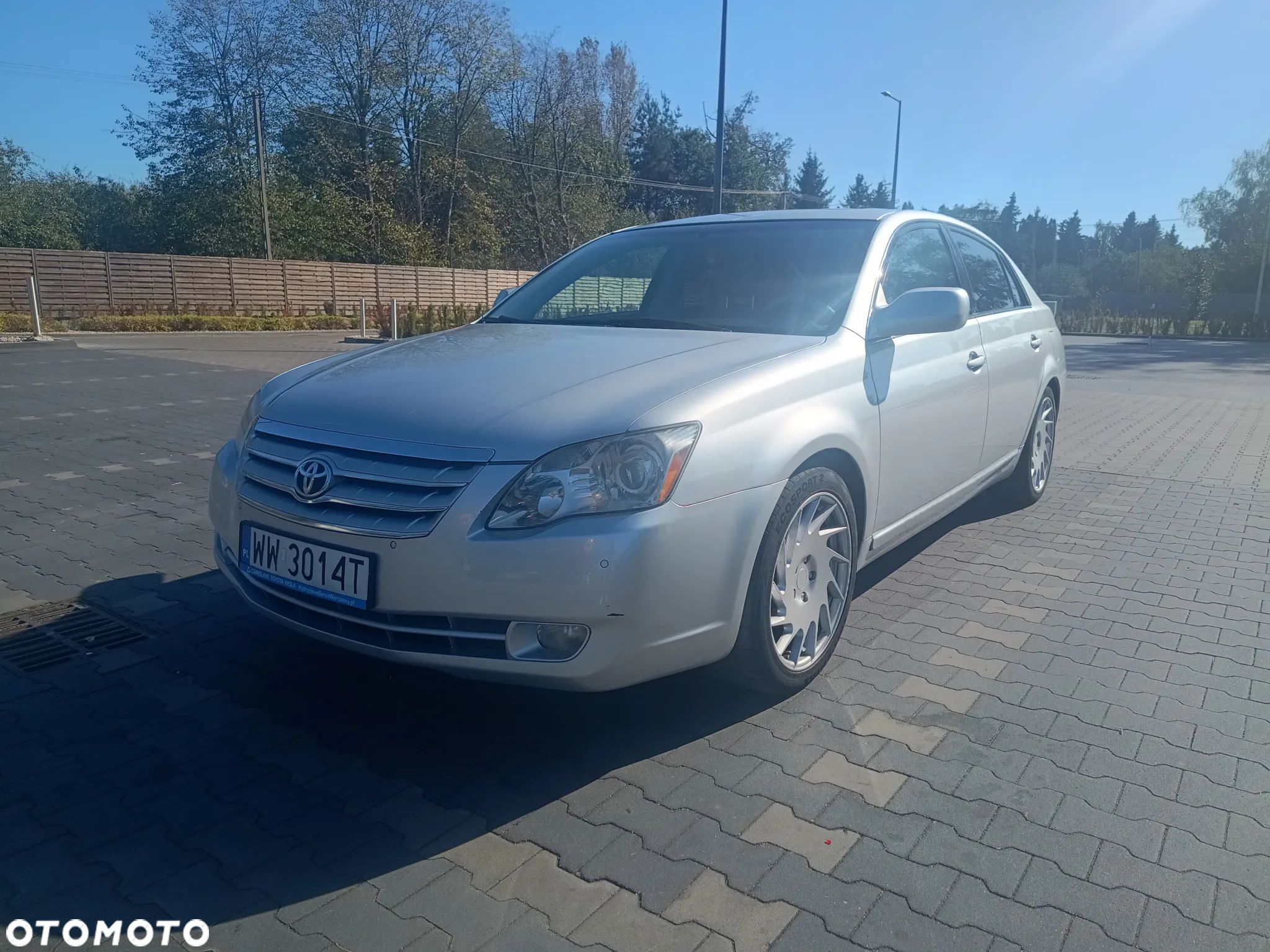 Toyota Avalon - 1
