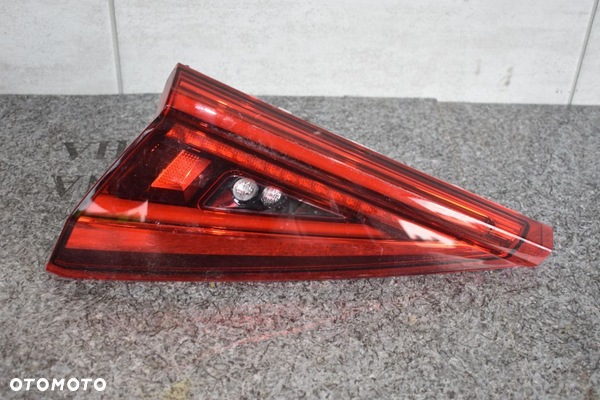 LAMPA LEWA TYŁ W KLAPĘ SEAT TARRACO 5FJ945307