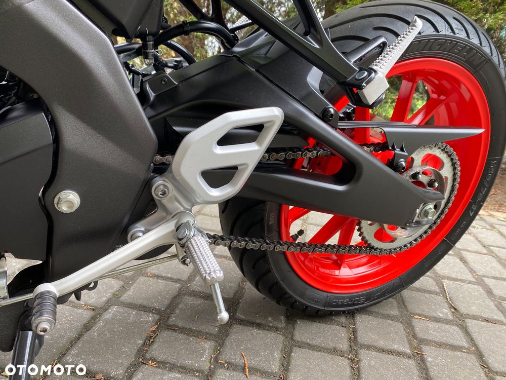 Yamaha MT - 28