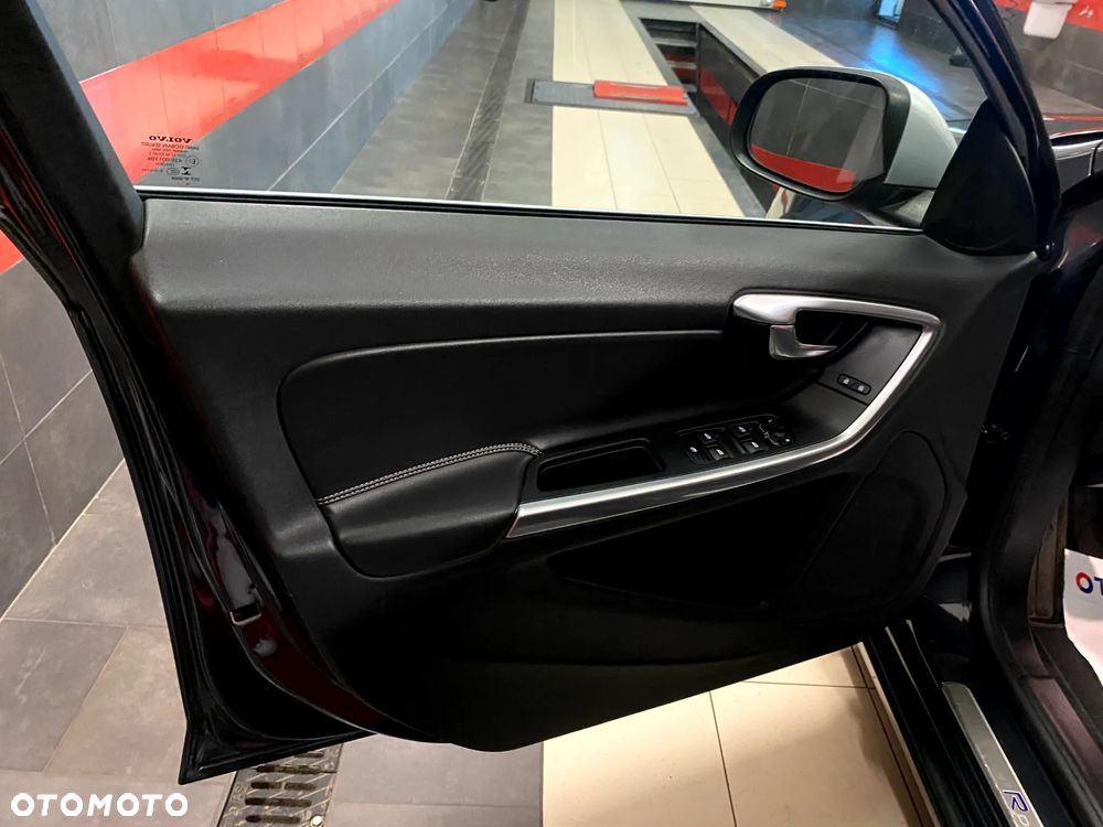 Volvo S60 D4 Drive-E R-Design Summum - 13