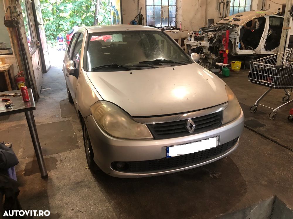 Dezmembrez Renault Clio Thalia 2009 1,5 DCI gri - 2