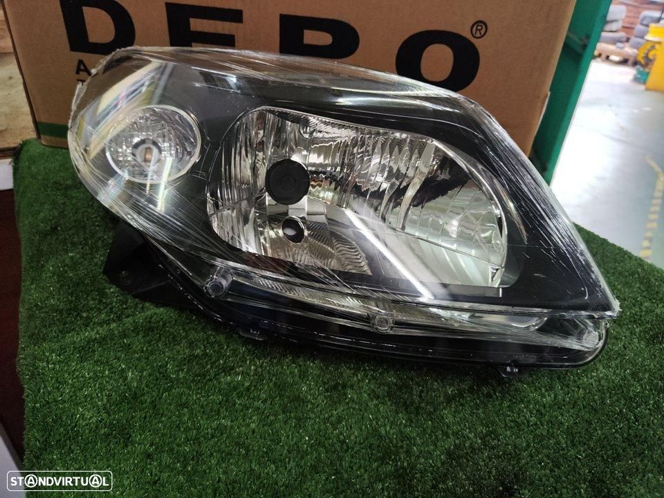 FAROL DIREITO DACIA SANDERO - 1