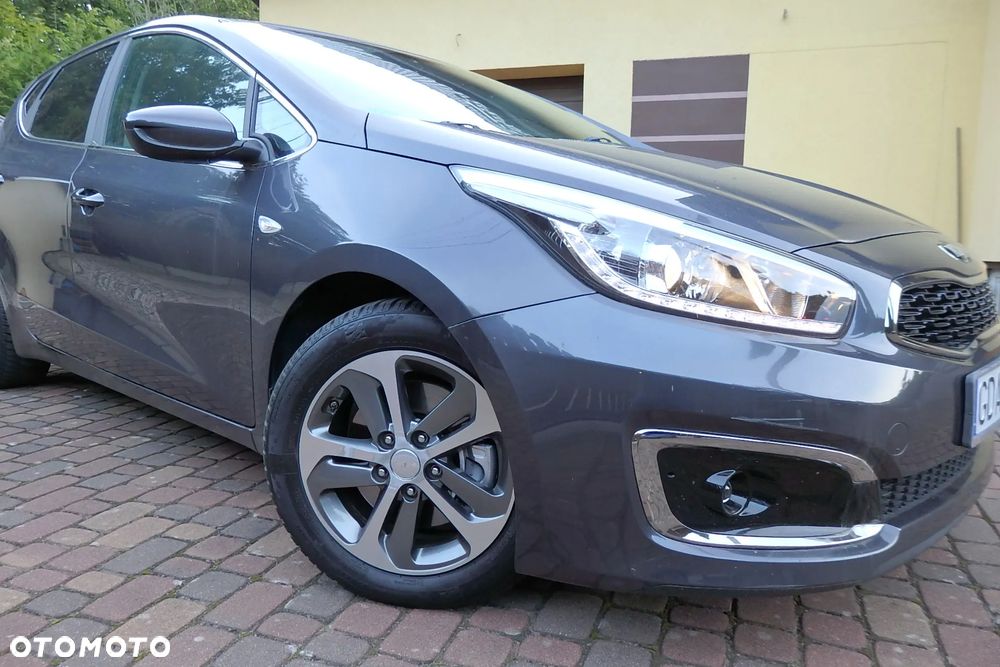Kia Ceed 1.4 CVVT UEFA EURO 2016 - 33