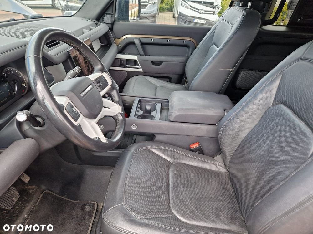 Land Rover Defender - 11