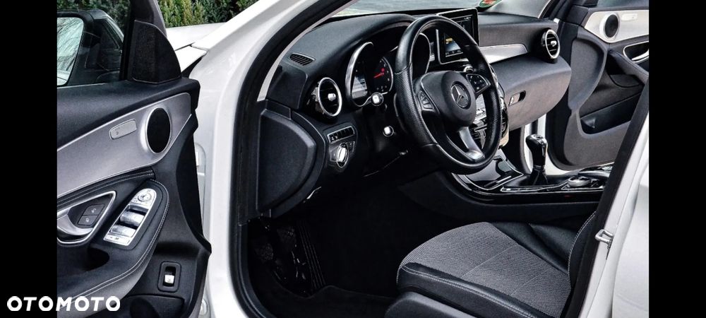 Mercedes-Benz Klasa C 180 CGI BlueEff Avantgarde - 20
