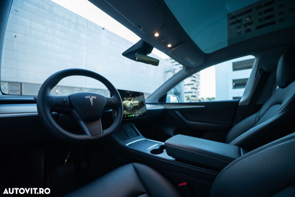 Tesla Model Y - 9