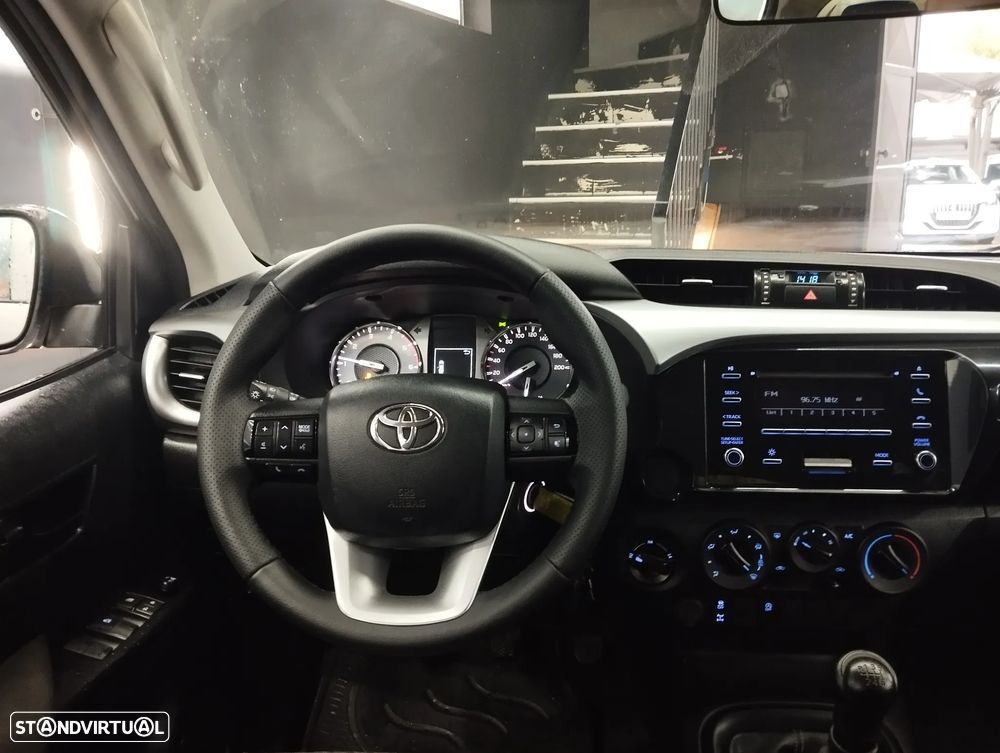 Toyota Hilux 2.4 D-4D 4WD CD CM - 12