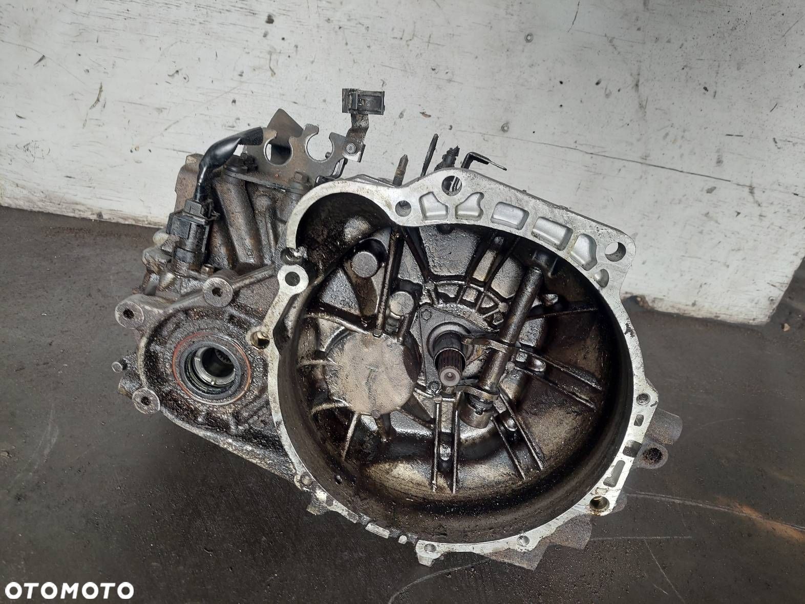 SKRZYNIA BIEGÓW MANUAL 5 BIEGÓW KIA SPORTAGE II 2.0 16V L6J - 1