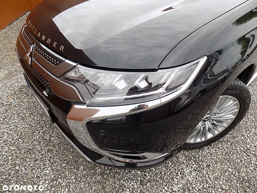 Mitsubishi Outlander 2.4 4WD Plug-In Hybrid Top - 30