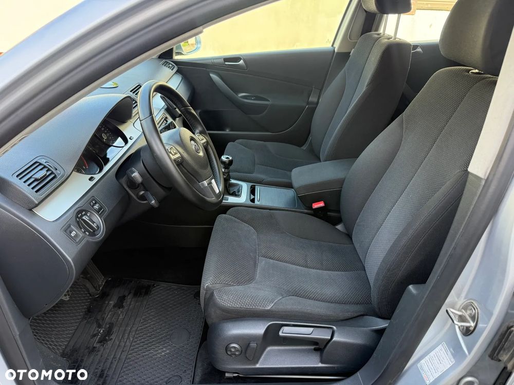 Volkswagen Passat 2.0 TDI Comfortline - 16