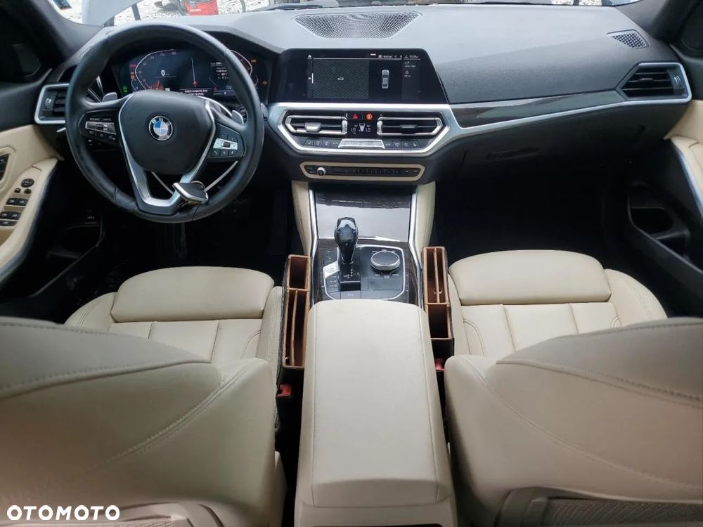 BMW Seria 3 330i - 8