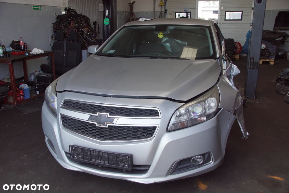 Auto na części - Chevrolet Malibu 2.0 VCDI 160 KM A20DTH AF40 2013R Silnik Skrzynia Drzwi Maska Błotnik Zderzak Lampa Lusterko Klamka Szyba Deska Kokpit Sterownik Moduł Czujnik Licznik Wyświetlacz Panel Kierownica - 2