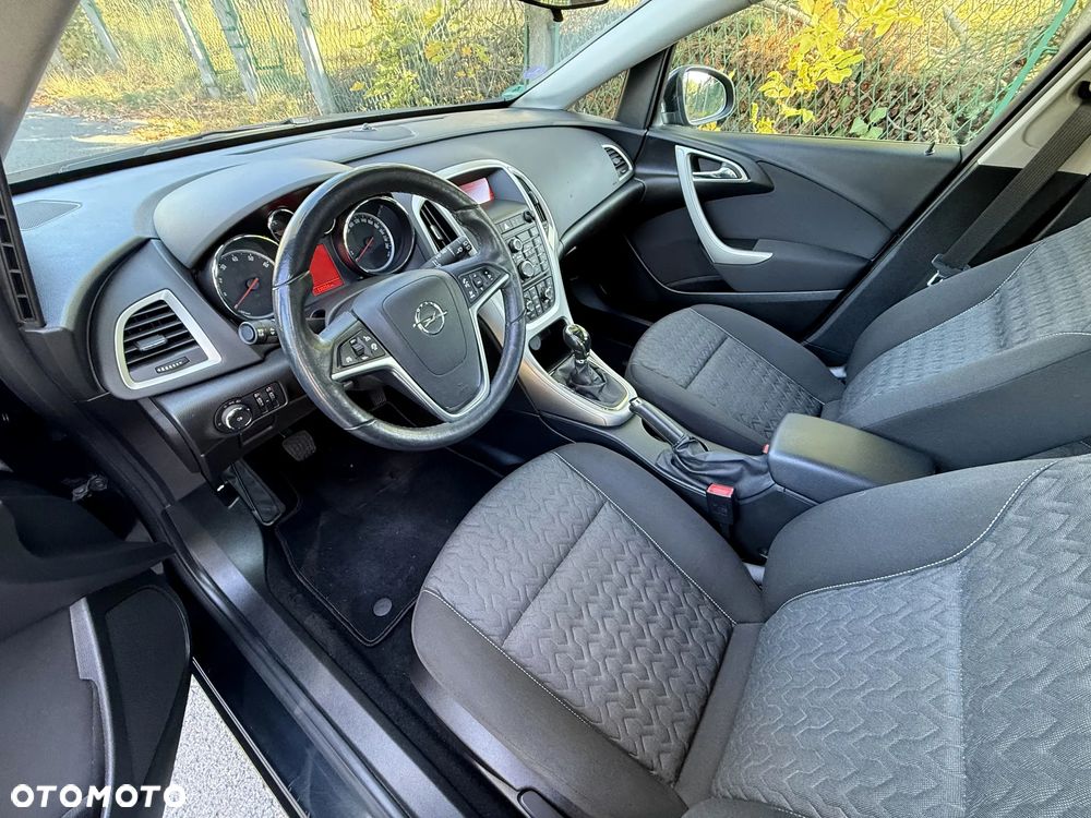 Opel Astra 2013 photo 5
