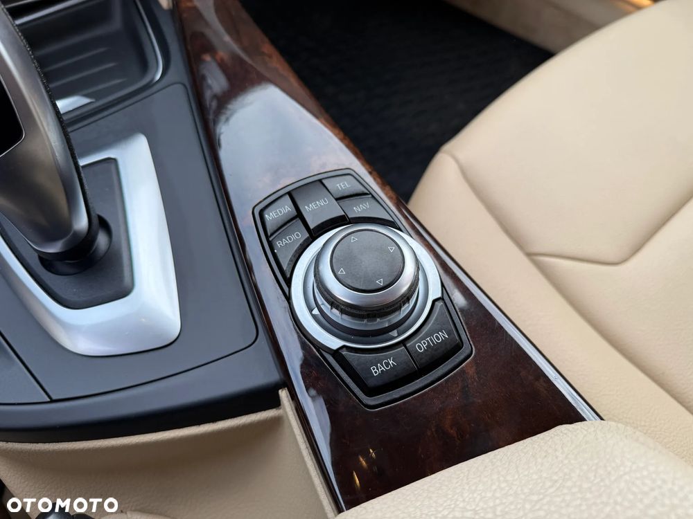 BMW Seria 3 318d Luxury Line - 22