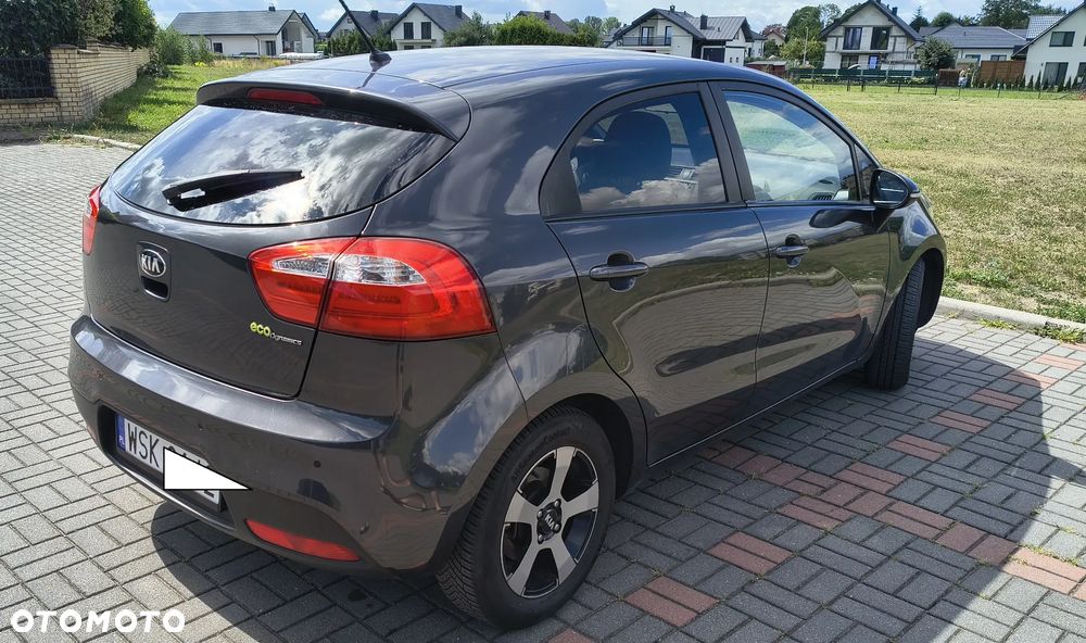 Kia Rio 1.2 L - 5