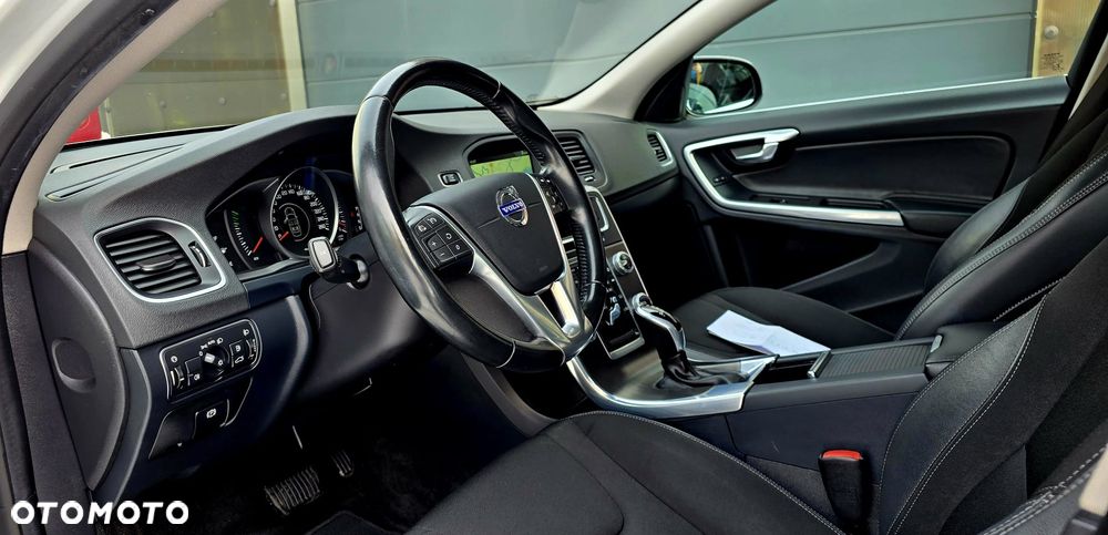 Volvo V60 T3 Momentum - 30