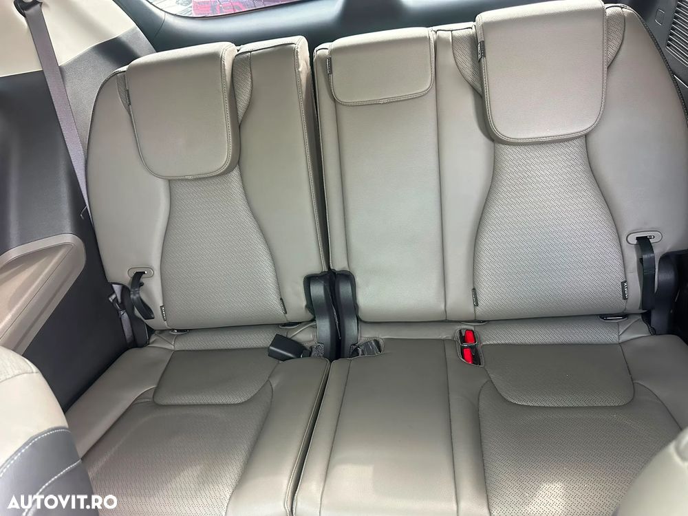 Kia Carnival - 18