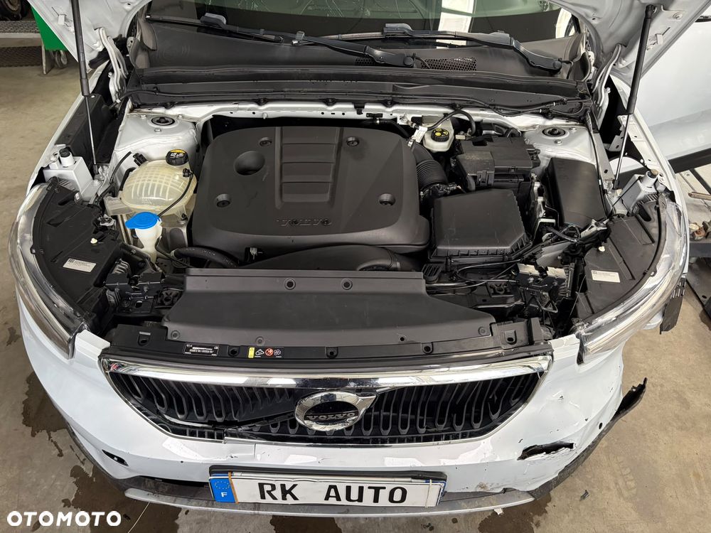 Volvo XC 40 D3 SCR AWD Momentum - 27