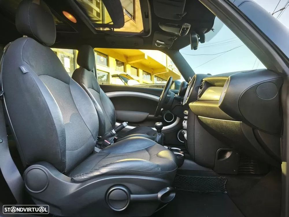 MINI 3 Portas Cooper D - 19