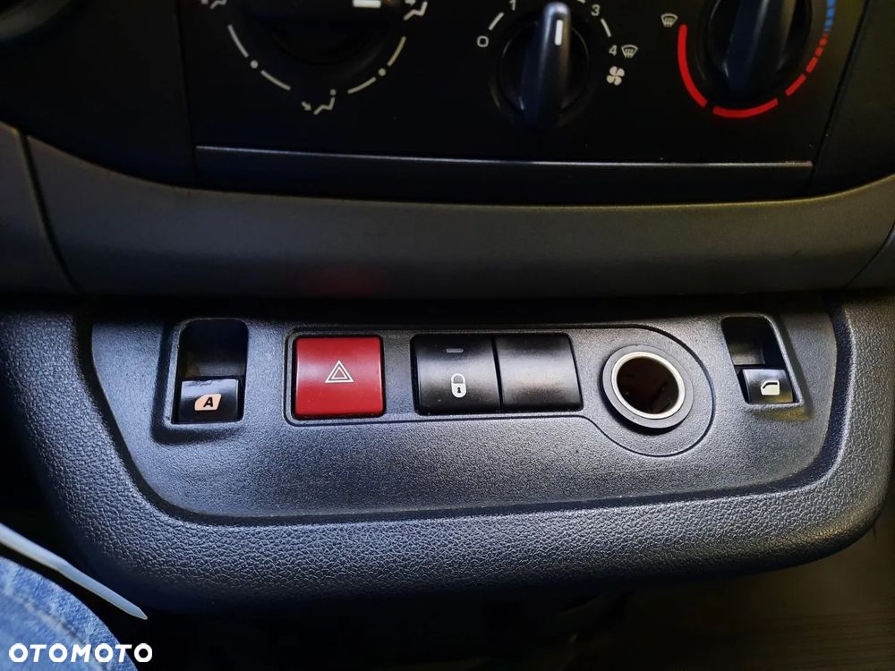 Citroën Berlingo Multispace BlueHDi 100 S&S ETG6 90 Jahre - 28