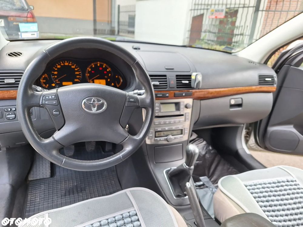Toyota Avensis 1.8 VVT-i Sol - 4