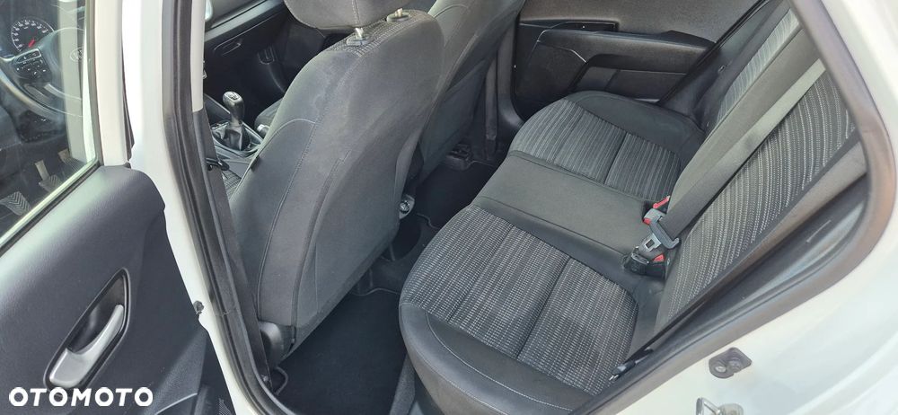 Kia Stonic 1.4 L - 13