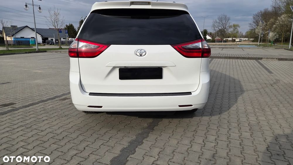 Toyota Sienna - 23