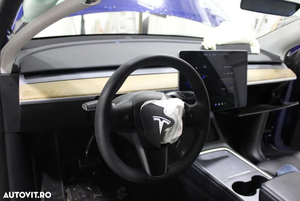 Tesla Model Y RWD - 5