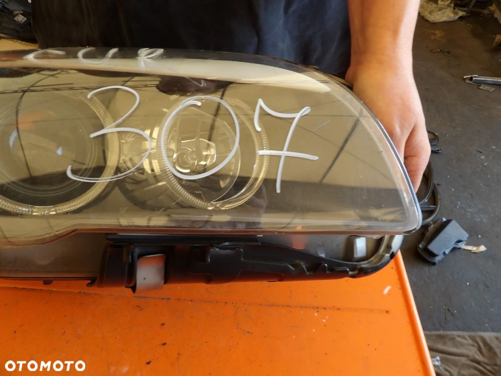 BMW - F10 - H7 - PĘKNIĘTA OBUDOWA - PRAWA LAMPA PRZEDNIA - EUROPA - 7203242 - 2