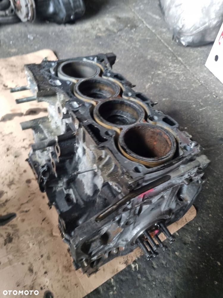 Blok silnika Toyota Avensis Corolla 2.2 D4D - 1