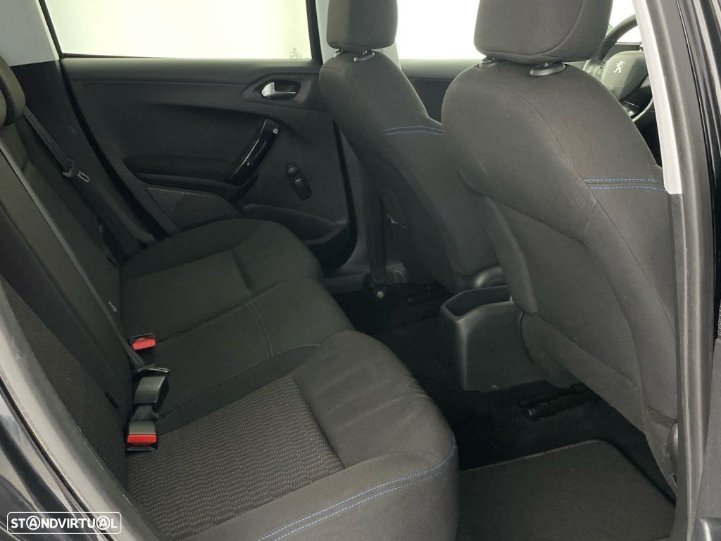 Peugeot 208 1.2 PureTech Style - 25