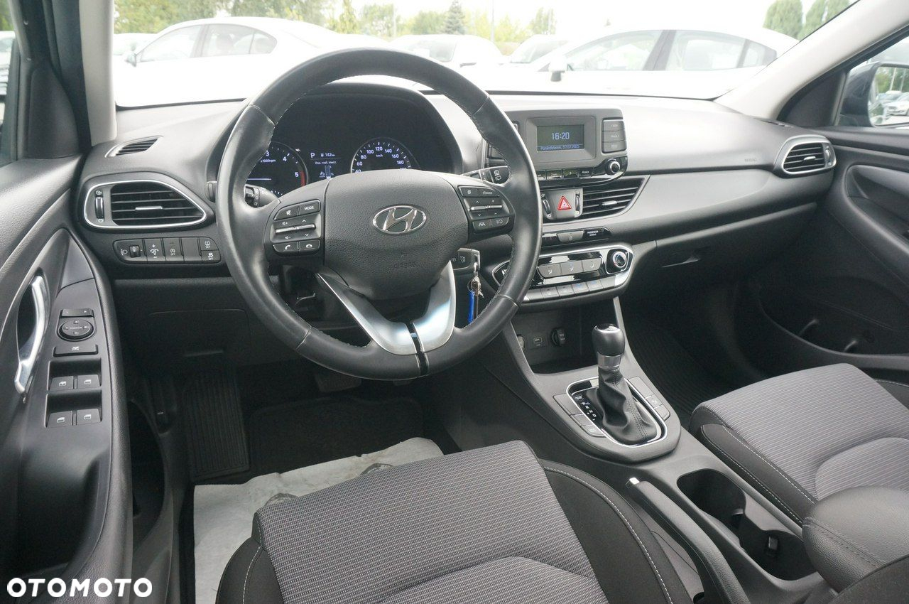 Hyundai i30 1.6 D Classic + DCT - 16