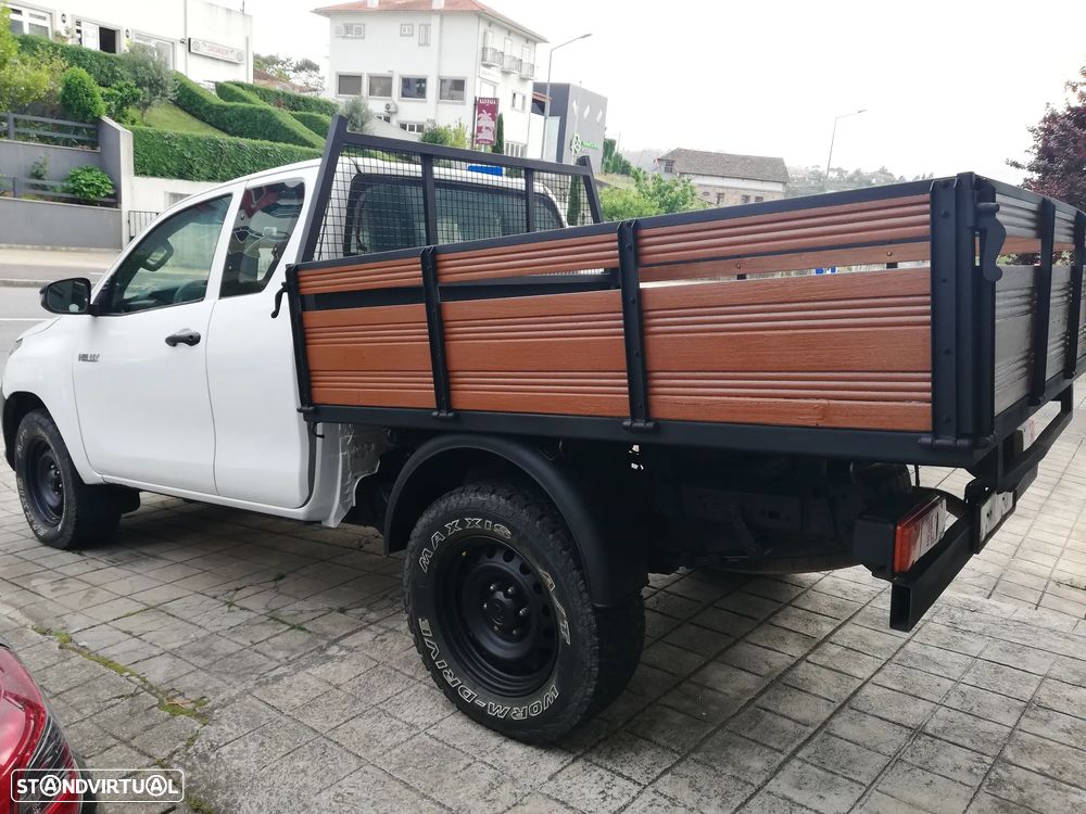 Toyota Hilux 2.4 D-4D Xtra-Cab 4WD - 6