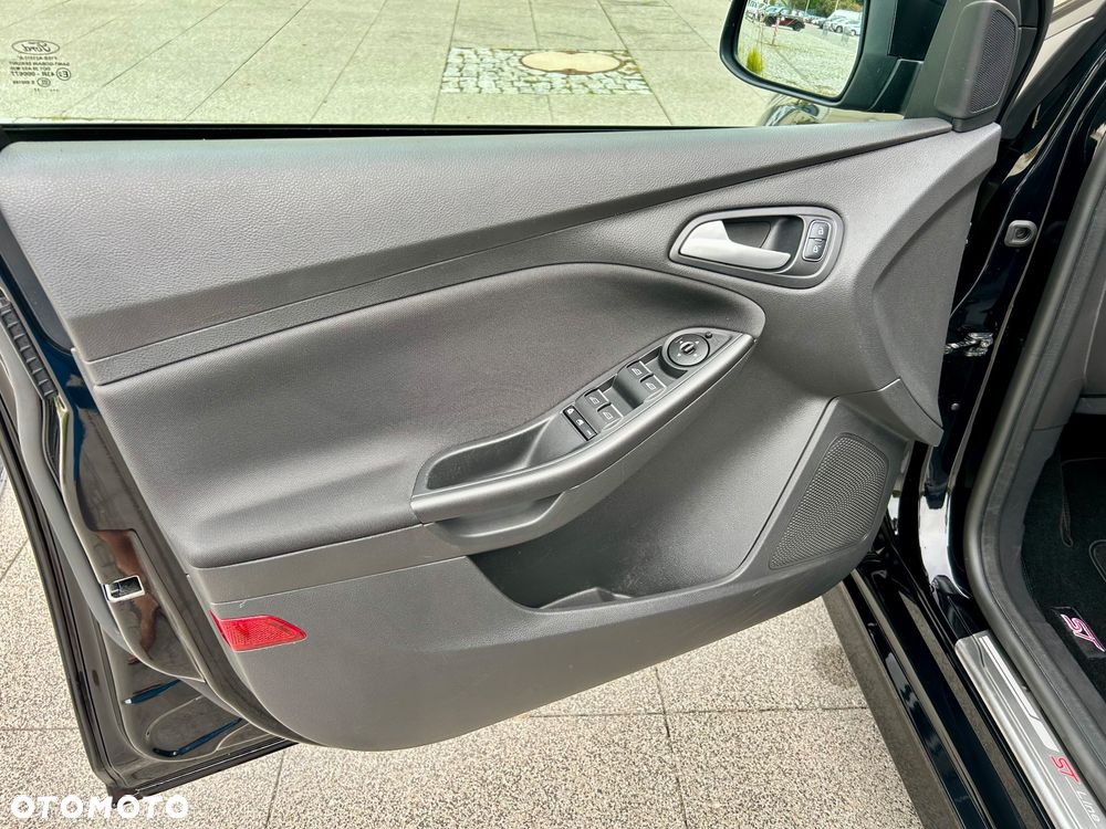 Ford Focus 1.0 EcoBoost Start-Stopp-System ST-LINE STYLE - 29