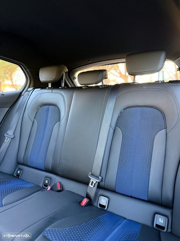 BMW 118 i Pack Desportivo M Auto - 32