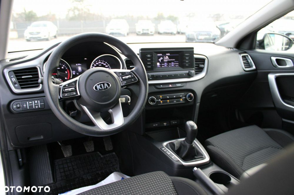 Kia Ceed - 27