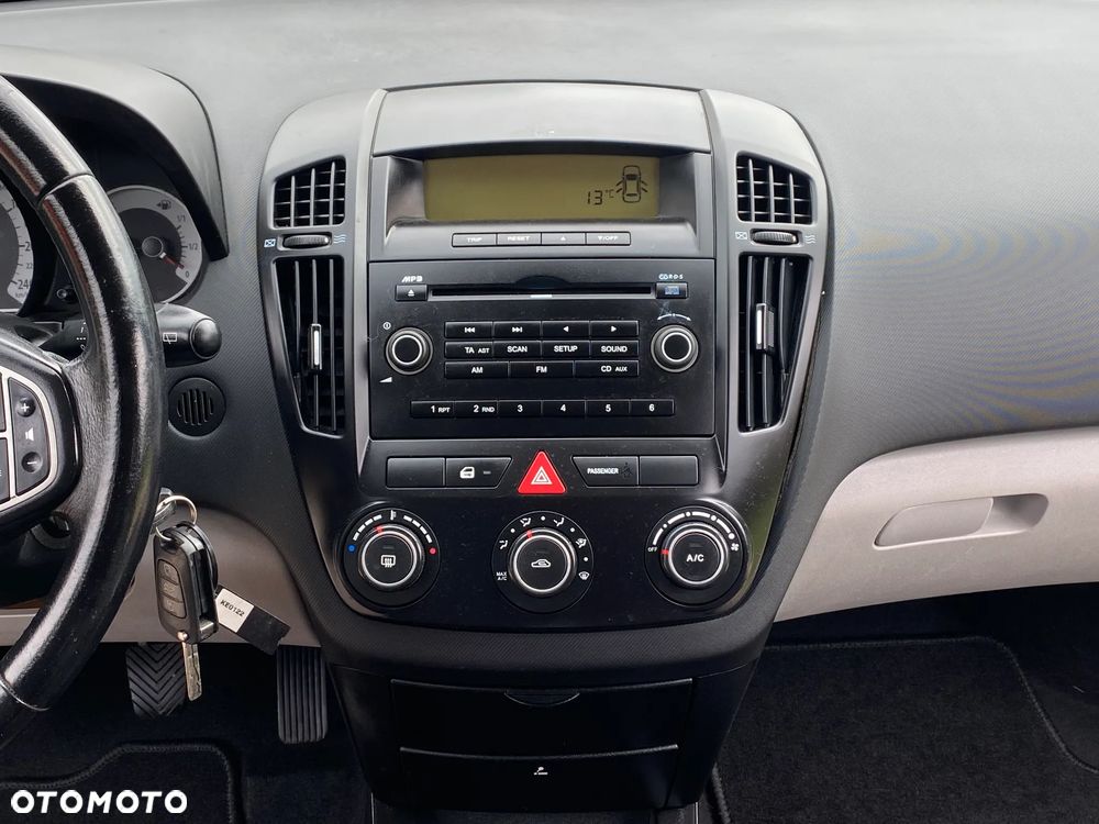 Kia Ceed 1.4 CVVT Attract - 30